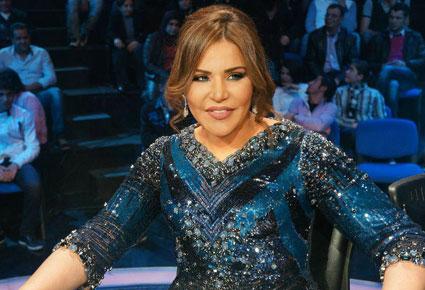 إطلالات الفنانة أحلام بين العام الماضي والحالي: من التكلّف إلى الأناقة والنحافة 
