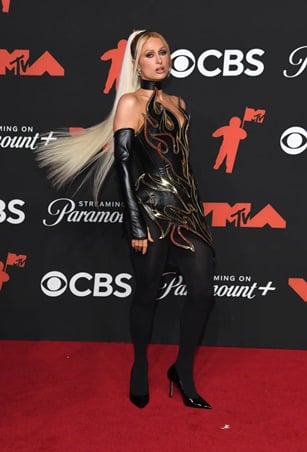 ليدي غاغا جريئة وأريانا غراندي كلاسيكية .. أجمل إطلالات النجمات في MTV VMAs