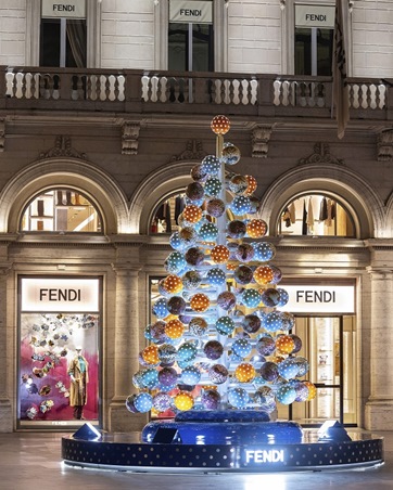 أعياد أوروبا بلمسة FENDI… فراشات تحتفي بالضوء والتفاصيل