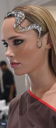 أهم ترشيحات الخبراء لاتجاهات الجمال من شهر الموضة العالمي