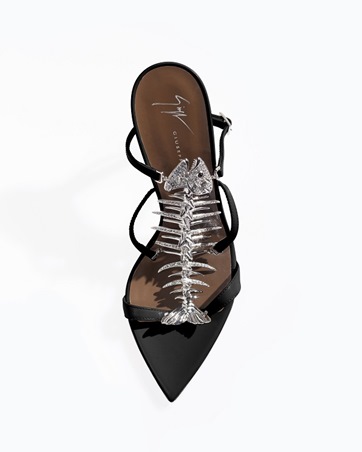 عودة الأسطورة: صندل THE SLIM 2.0 من جوزيبي زانوتي يتألق من جديد