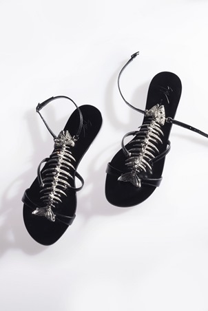 عودة الأسطورة: صندل THE SLIM 2.0 من جوزيبي زانوتي يتألق من جديد