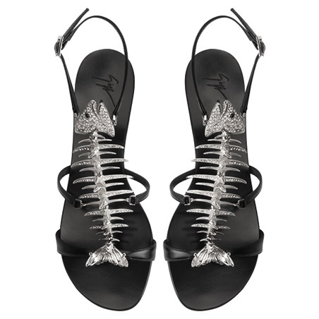 عودة الأسطورة: صندل THE SLIM 2.0 من جوزيبي زانوتي يتألق من جديد