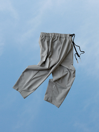 NUWAE تفتتح 2026 بخزانة كاجوال هادئة بعين يابانية