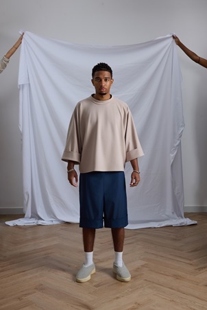 NUWAE تفتتح 2026 بخزانة كاجوال هادئة بعين يابانية