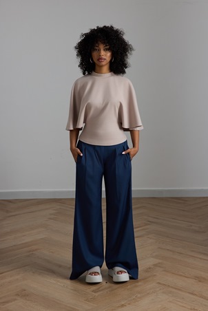 NUWAE تفتتح 2026 بخزانة كاجوال هادئة بعين يابانية