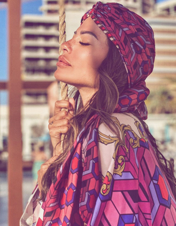 هكذا تعتمدين الفولار على طريقة المدونات العربيات