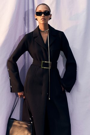أزياء مهداة لأسلوب حياة امرأة معاصرة في مجموعة Sportmax ريزورت 2026