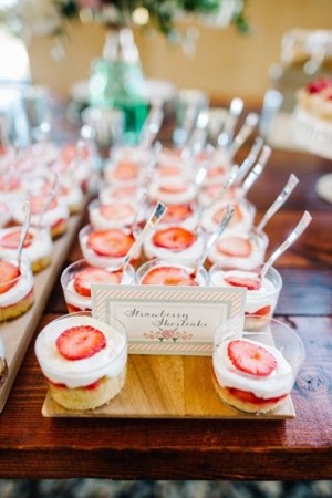 اختاري أصناف حلويات تنعش ضيوف حفل زفافك الصيفي