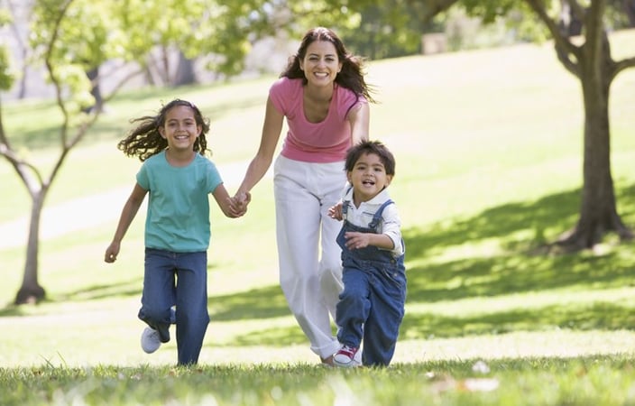5 أنشطة ممتعة لتسلية أطفالك في العطلة.. والتخلّص من الوزن الزائد