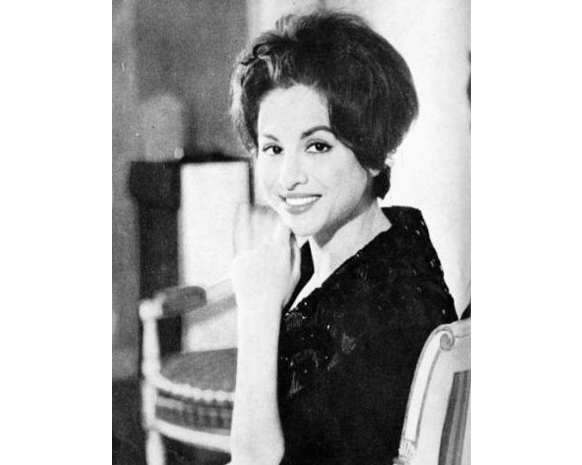 مصر تودع فاتن حمامة في جنازة شعبية مهيبة..شاهدي بالفيديو