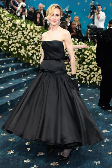 إطلالات حفل Met Gala لعام 2025 تحتفي بالحياكة والنجمات يتألقن بين الكلاسيكية والجرأة