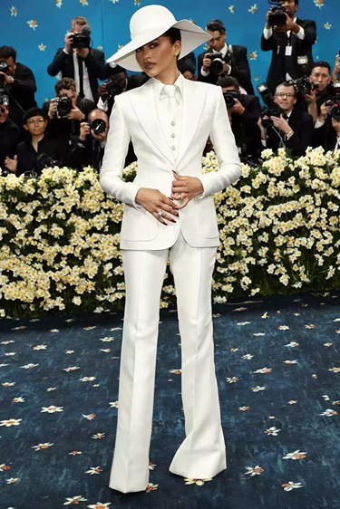 إطلالات حفل Met Gala لعام 2025 تحتفي بالحياكة والنجمات يتألقن بين الكلاسيكية والجرأة