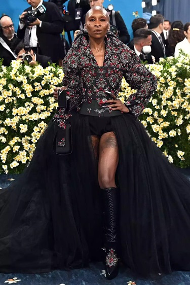 إطلالات حفل Met Gala لعام 2025 تحتفي بالحياكة والنجمات يتألقن بين الكلاسيكية والجرأة