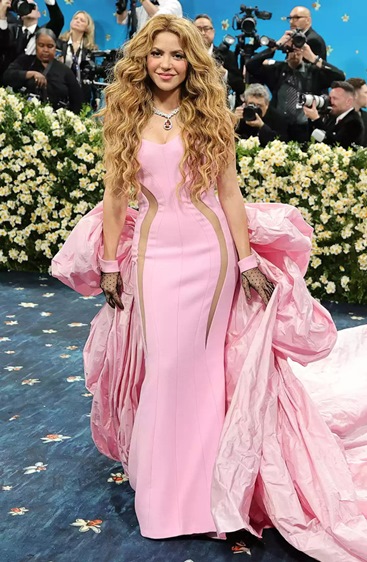 إطلالات حفل Met Gala لعام 2025 تحتفي بالحياكة والنجمات يتألقن بين الكلاسيكية والجرأة