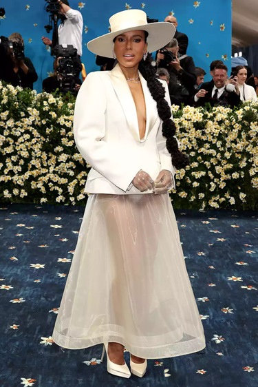 إطلالات حفل Met Gala لعام 2025 تحتفي بالحياكة والنجمات يتألقن بين الكلاسيكية والجرأة