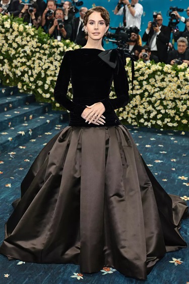 إطلالات حفل Met Gala لعام 2025 تحتفي بالحياكة والنجمات يتألقن بين الكلاسيكية والجرأة