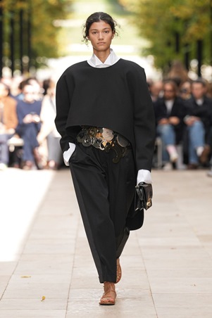 مايكل رايدر يرسّخ هوية سيلين في عرض ربيع وصيف 2026