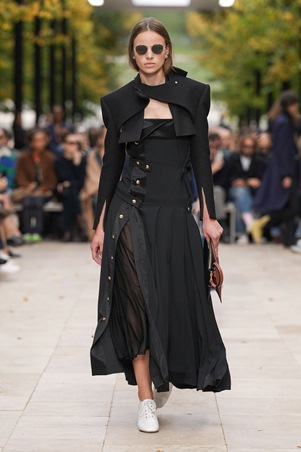 مايكل رايدر يرسّخ هوية سيلين في عرض ربيع وصيف 2026