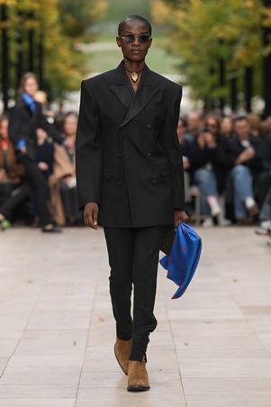 مايكل رايدر يرسّخ هوية سيلين في عرض ربيع وصيف 2026