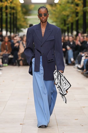 مايكل رايدر يرسّخ هوية سيلين في عرض ربيع وصيف 2026