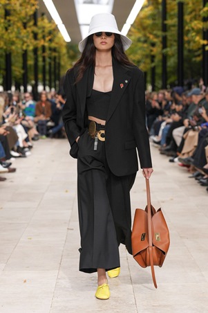 مايكل رايدر يرسّخ هوية سيلين في عرض ربيع وصيف 2026