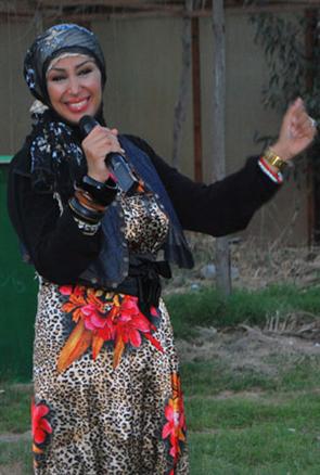 شاهيناز تشارك في حفلات العيد بالحجاب 