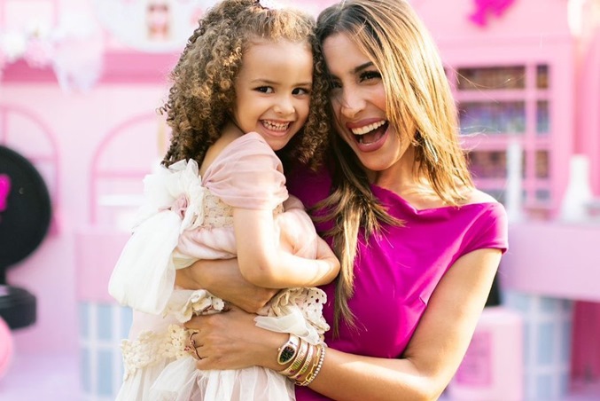 جنات: أربّي ابنتيّ «جوليا وجنات» على تقاليد المغرب