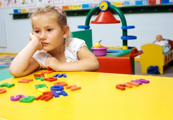 كيف تواجهين مشاكل الأيام الأولى في الحضانة؟