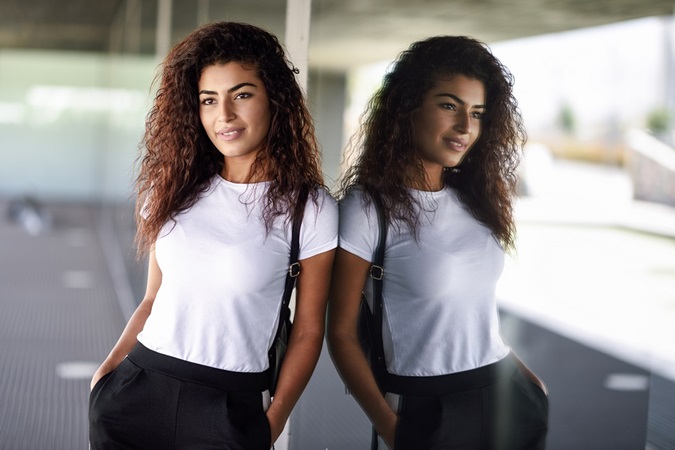 5 تسريحات تجعلكِ تقعين في حب شعرك الكيرلي