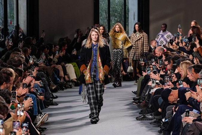 الكاروهات صيحة لن تخلو منها إطلالاتكِ في خريف وشتاء 2025