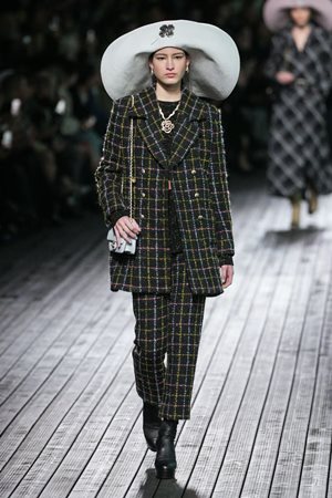 الكاروهات صيحة لن تخلو منها إطلالاتكِ في خريف وشتاء 2025