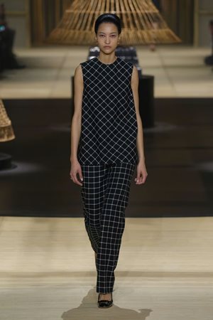 الكاروهات صيحة لن تخلو منها إطلالاتكِ في خريف وشتاء 2025