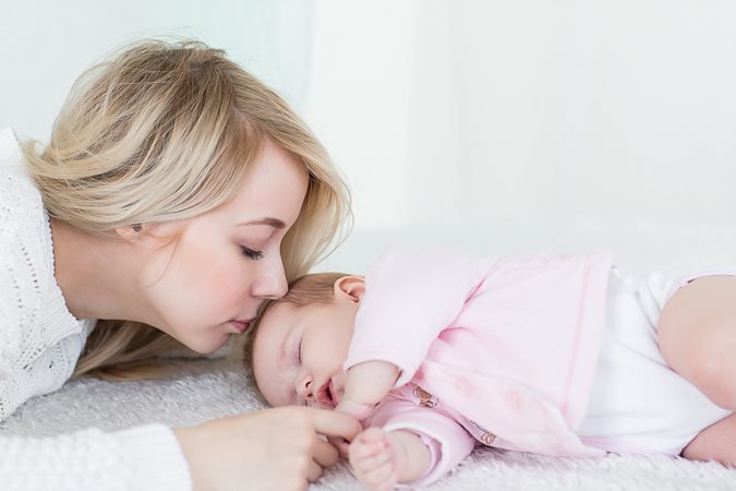 5 طرق مجربة لمساعدة طفلك الدارج على العودة إلى النوم