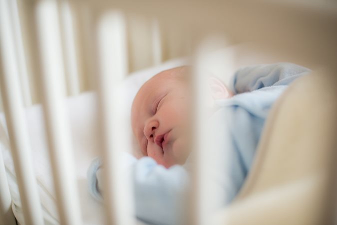 5 طرق مجربة لمساعدة طفلك الدارج على العودة إلى النوم