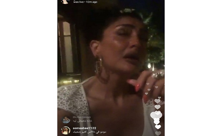 صور و فيديو ..غادة عبدالرازق تبكى في أول لايف لها بعد الفيديو الفاضح