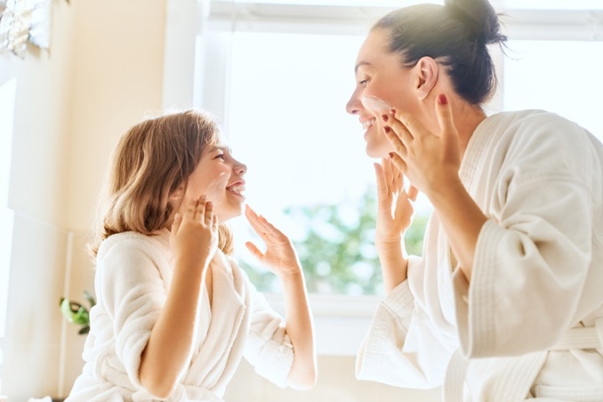 3 ضغوط تتعرض لها ابنتكِ المراهقة في العصر الحالي