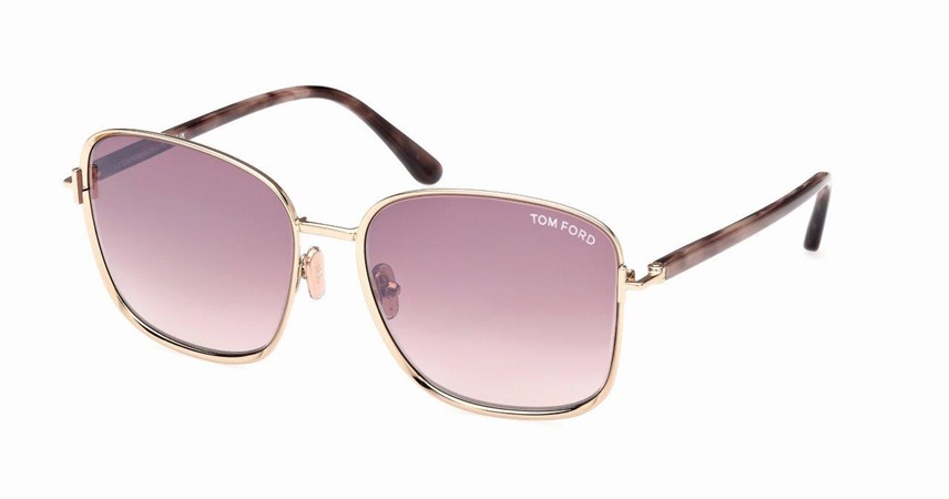 نظّارات اللون الزهري لإطلالة بستايل باربي