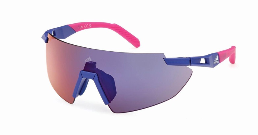 نظّارات اللون الزهري لإطلالة بستايل باربي