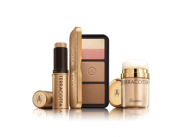 الحصول على بشرة متوّهجة برونزية لم يكن يوماً بهذه السهولة؛ إليكِ تجربتنا!