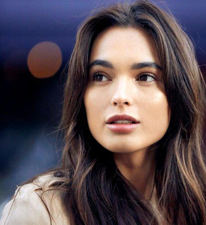 الحصول على بشرة متوّهجة برونزية لم يكن يوماً بهذه السهولة؛ إليكِ تجربتنا!