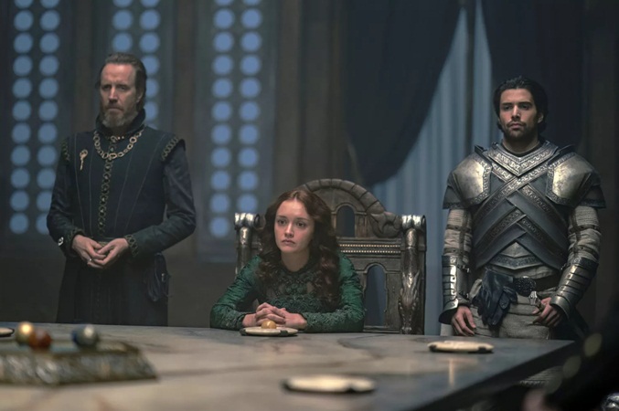 من يستولي على العرش الحديدي في House of the Dragon؟