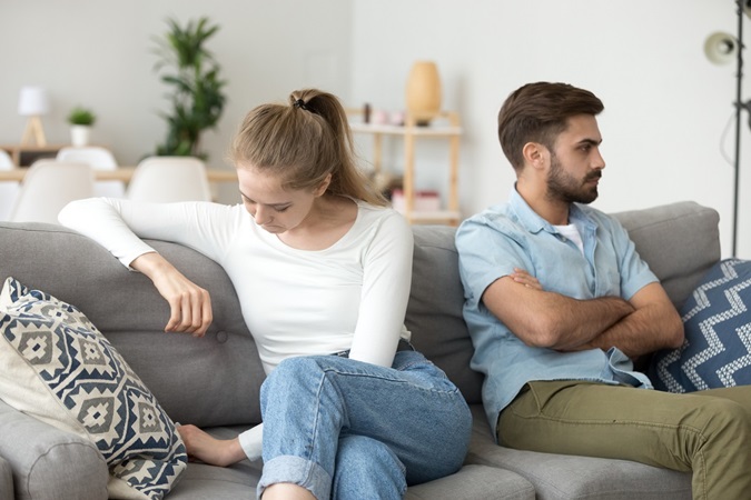 4 علامات تدلّ على اتساع المساحة بينك وبين زوجك