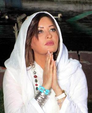 شاهدي صور النجمات بالحجاب