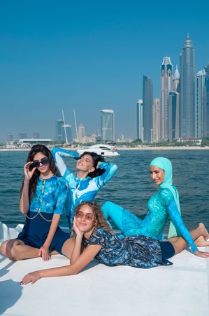 علامة هادية غالب تخصّك بالمزيد من ملابس البحر المحتشمة لهذا الصيف