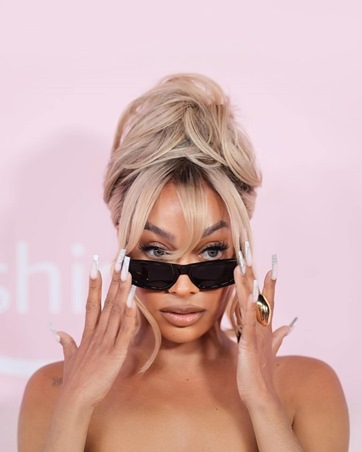 إليكِ أفكار أنيقة لتسريحة غرة الشعر الجانبية