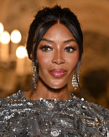 إليكِ أفكار أنيقة لتسريحة غرة الشعر الجانبية