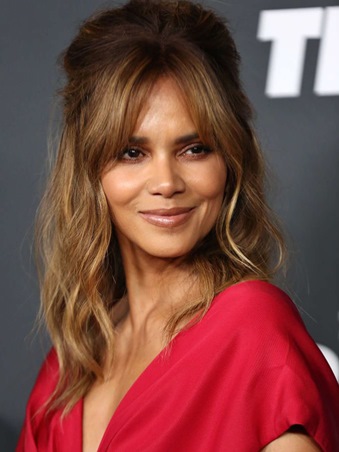 إليكِ أفكار أنيقة لتسريحة غرة الشعر الجانبية