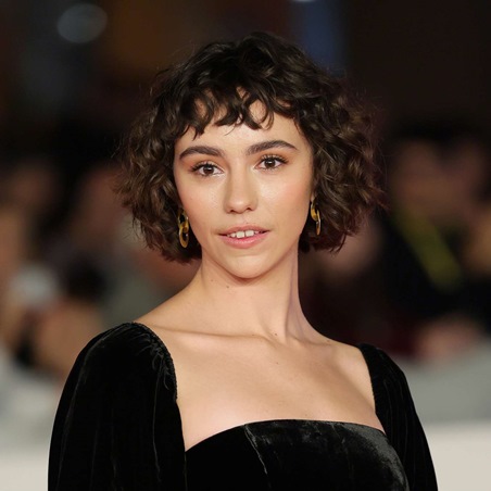 الغرّة تضفي لمسة عصرية على شعرك القصير