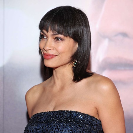 الغرّة تضفي لمسة عصرية على شعرك القصير